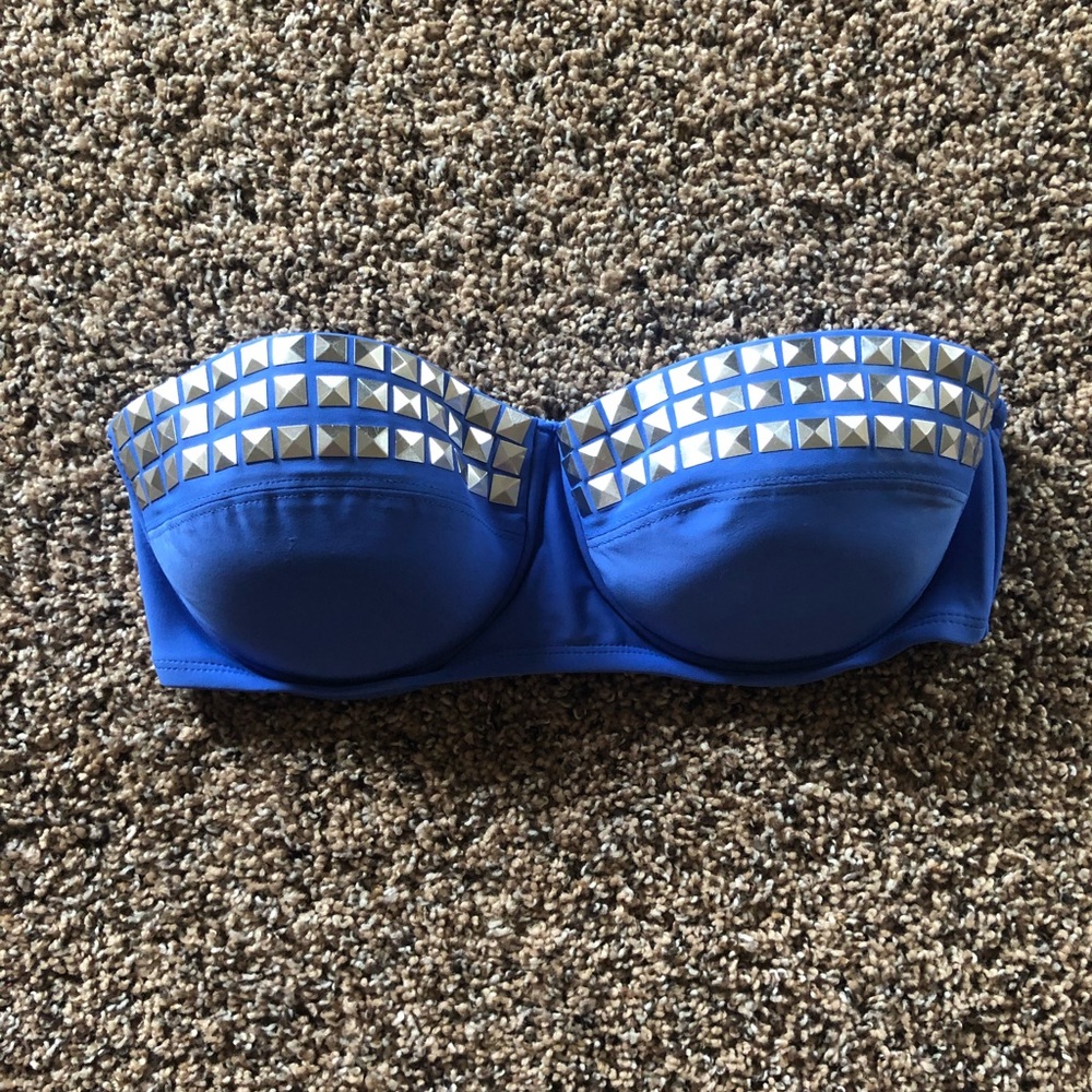 Xhilaration bikini top - L